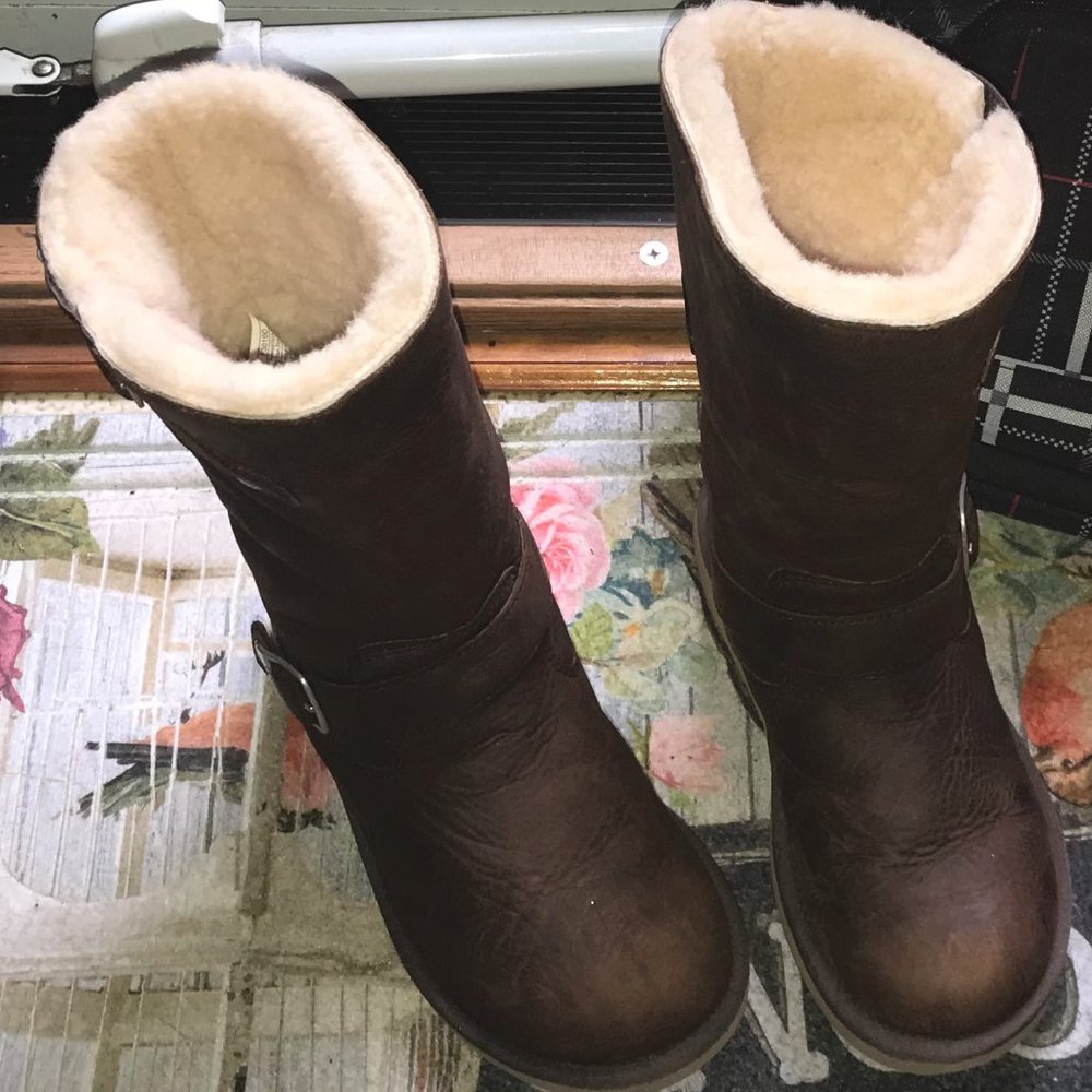 UGG Sutter Brown Buckles Boot Size 7 Super Clean!!